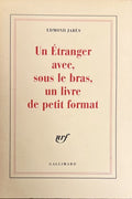 JABES (Edmond). | Un étranger avec, sous le bras, un livre de petit format.