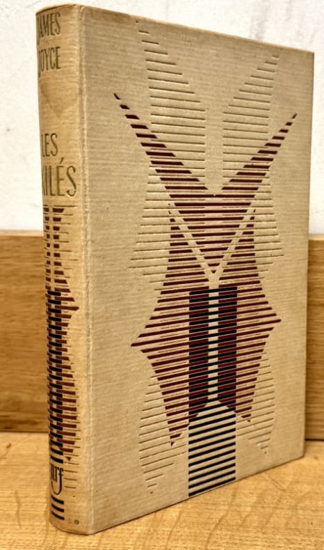 JOYCE (James). | Les exilés. Trois actes. Traduit de l'anglais par J. S. Bradley