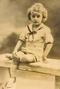 DIETRICH DIETRICH (Luc) | Photographie originale de Luc Dietrich enfant (9,5 x 6,5 cm, Dijon, vers 1919).